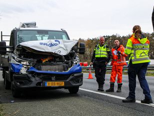Botsing tussen bestelbusje en vrachtwagen op A4 veroorzaakt flinke file
