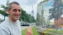 Jos fietst met schildersezel door de streek en zet mooiste plekjes op doek