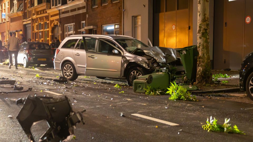 Twee auto&#8217;s in de kreukels na ongeval Boutershemstraat