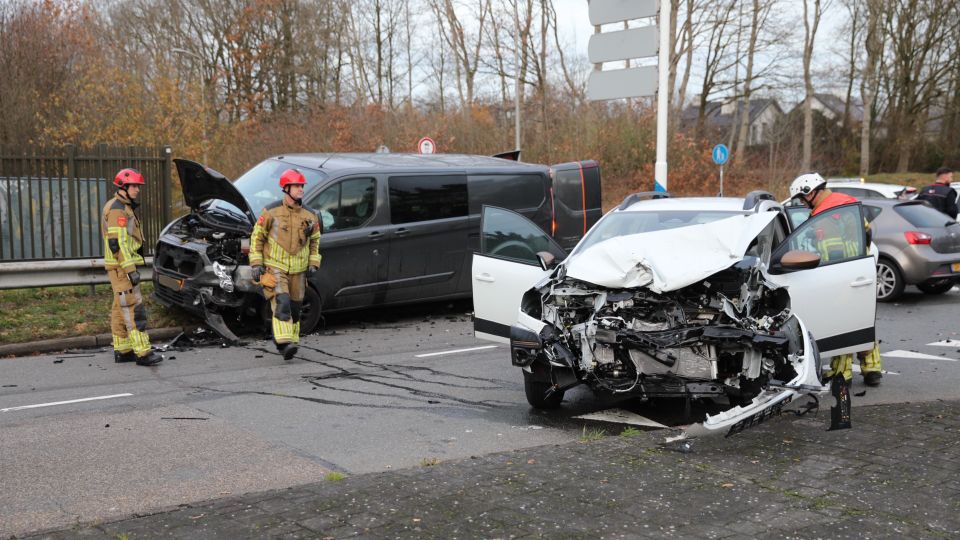 112 nieuws roosendaal botsing politie ambulance willem dreesweg