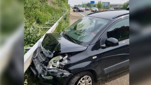Bijrijder trekt aan handrem auto op A58