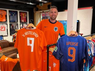 Melvin van Mourik van WeLoveFootballShirts