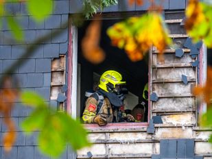 Kleine brand in slooppand aan Dorpsstraat Sint Willebrord snel onder controle