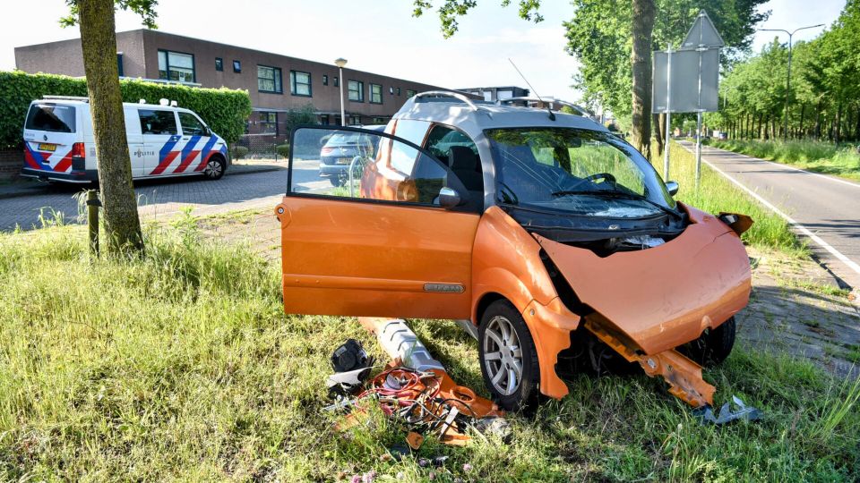 Auto en brommobiel botsen Etten-Leur