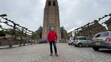 Peter Buijs voor de Lambertuskerk in Wouw