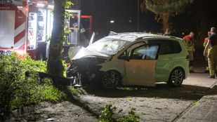 ongeluk 112 roosendaal zundertseweg auto ambulance politie brandweer traumahelikopter