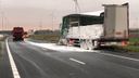 Vrachtwagen lekt gevaarlijke stof na botsing, A4 weer open