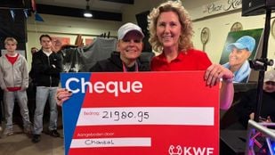 Chantal haalt geld op voor KWF.