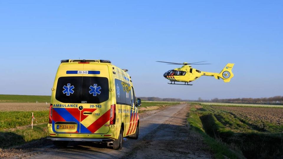 Traumahelikopter landt in Sint-Annaland na medische noodsituatie
