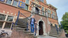 Stadhuis Klundert ademt historie: ‘Het koningshuis drukt een grote stempel’