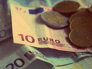 Briefgeld en munten ter waarde van zo'n 55 euro