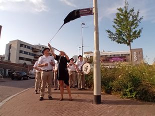 Met de onthulling van De dwarskaai blaast Roosendaal straatnamen uit het verleden nieuw leven in