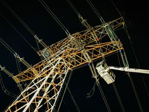Opvallend gezicht boven A17: TenneT haalt hoogspannings&shy;lijnen weg