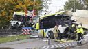 Trein rijdt bus finaal doormidden: ravage is enorm, maar er zijn geen gewonden