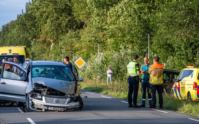 Meerdere gewonden na botsing tussen auto’s op Appelaarsedijk in Fijnaart