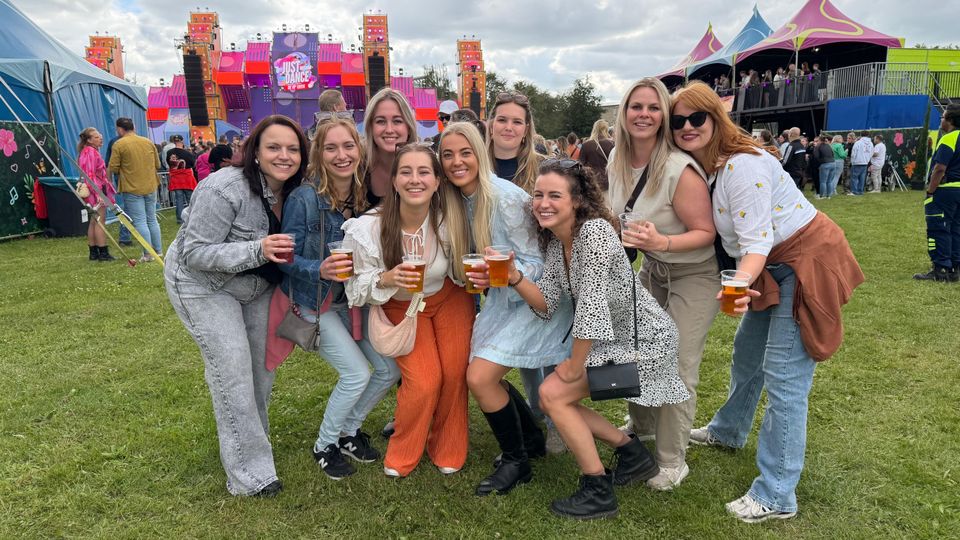 De vriendinnen groep had het goed naar hun zin bij Just Dance Outdoor in Etten-Leur.