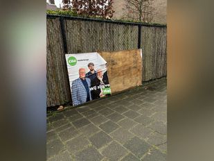 Verkiezingsposter CDA Halderberge vernield