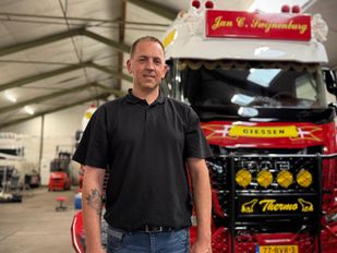 Poetsen, poetsen en nog eens poetsen: Marcel gaat voor de mooiste truck van Nederland