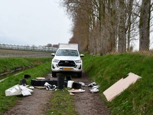 Brandweer rukt uit voor dumping van drugsafval in Sint Annaland