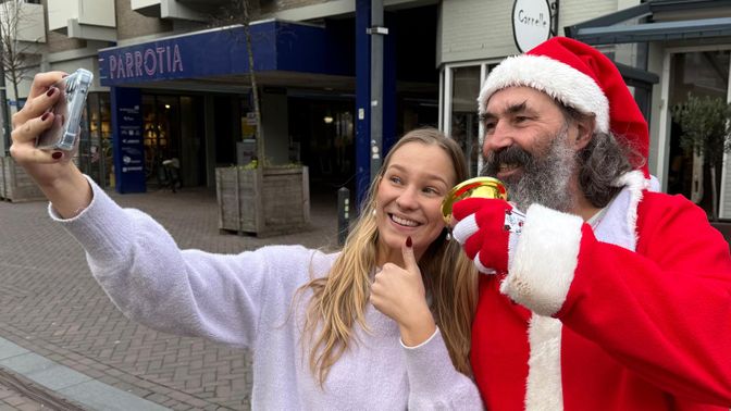 “Mensen vinden het leuk om mij zo te zien en kinderen willen allemaal met mij op de foto.” (foto: Omroep Brabant)