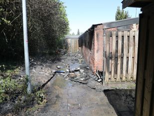 Brand beschadigt twee schuurtjes aan Amberberg in Roosendaal
