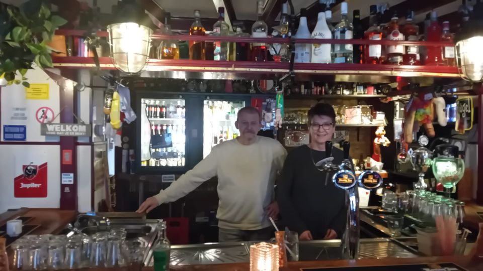 &#8217;t Cafeetje in Dinteloord, een bruine kroeg met luisterend oor en platte humor