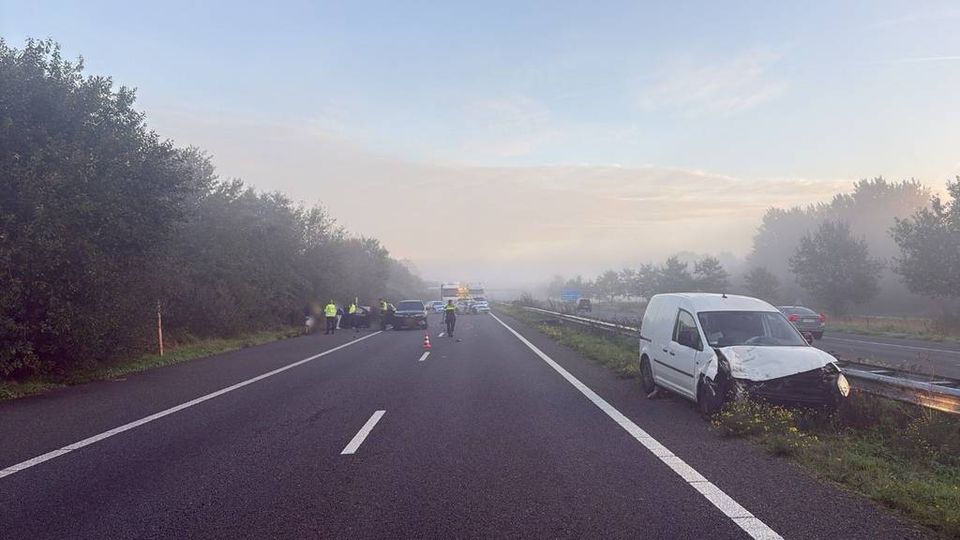 A4 tijdelijk dicht na ongeval met drie voertuigen