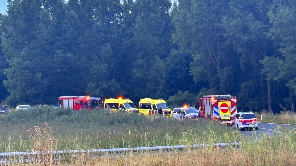 Achtervolging eindigt in zware crash op afrit A17 bij Moerdijk