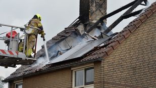 Brand dak zonnepanelen Etten-Leur 16 juni 2024