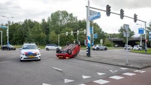 Auto op kop ongeval Roosendaal