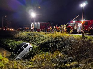 auto in sloot bij De Heen