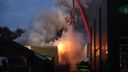 Uitslaande brand bij autobedrijf in Roosendaal