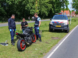 Motorrijder botst achterop auto in Hoogerheide