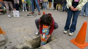 Tijdcapsule op Marco Polo begraven.