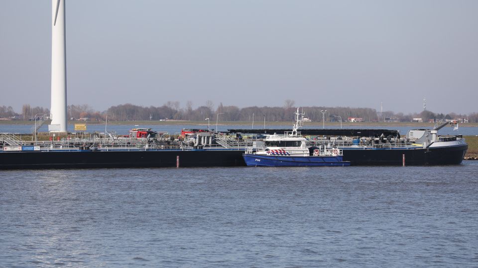 Schip korte tijd in brand bij Willemstad, vuur geblust door bemanning