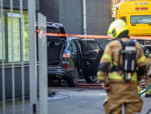 Auto brand uit aan Gagelboslaan in Bergen op Zoom