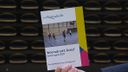 Leden KBO ontvangen eerste exemplaren &#8216;Woensdrecht Actief 2020&#8217;