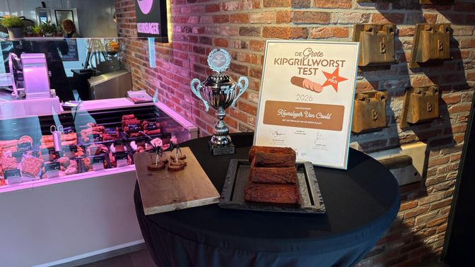 Trofee en oorkonde Grilworstcompetitie