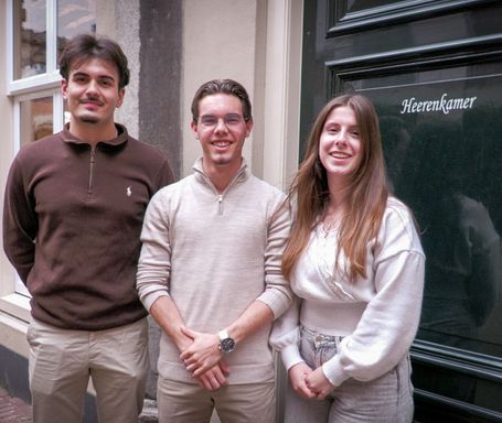 Enes Turan (18), Marc Chavardès (20) en Lara Bilogrević (18) van de Jeugdraad.