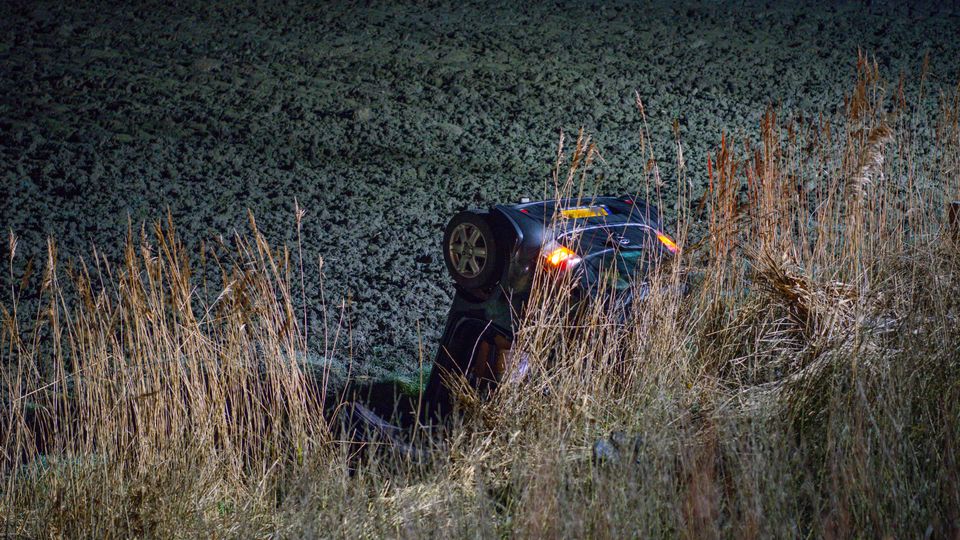 auto in sloot Lepelstraat