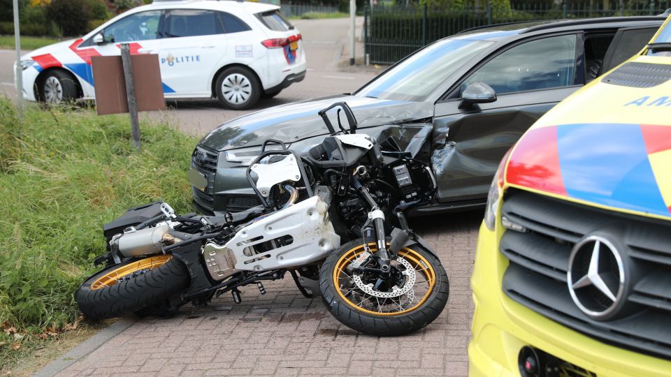 112 nieuws wouw brabant motor auto ongeluk botsing ambulance politie