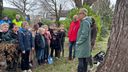 Scholieren planten bomen voor de Steenbergse boomplantdag