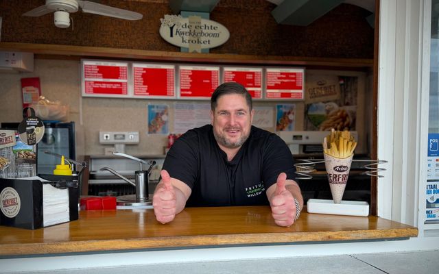 Matthew Natterer (44) uit Portugaal runt al 15 jaar Frietkiosk Het Havenhoofd in Willemstad.