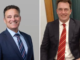 De nieuwe wethouders vlnr Robin Heij (VVD) en Paul de Beer (VLP Roosendaal)