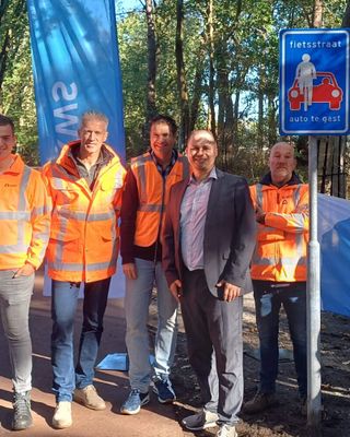 Eerste fietsstraat in gemeente Rucphen geopend: auto’s voortaan te gast in de Pierestraat