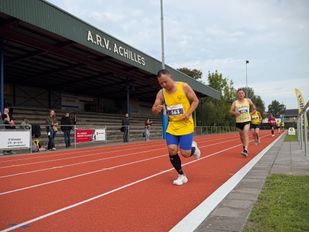 Tijdens de clubkampioenschappen van atletiek vereniging Achilles werd er gelopen op de vernieuwde baan.