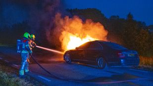 Auto uitgebrand Bergen op Zoom