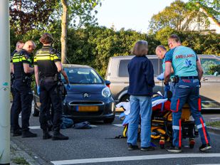 Fietser naar ziekenhuis na aanrijding in Bergen op Zoom
