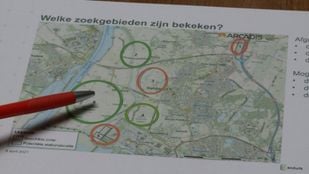 Overzichtskaart met omcirkelde plekken waar TenneT-verdeelstation zou kunnen komen