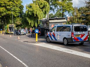 Twee gewonden bij botsing tussen auto en tractor in Roosendaal